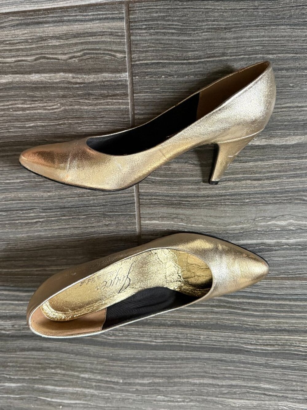 Joyce - 1987 Vintage Gold Pumps